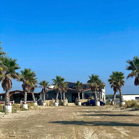 فندق Saint Tropez Durres Bisht Kamez المظهر الخارجي الصورة