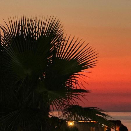 فندق Saint Tropez Durres Bisht Kamez المظهر الخارجي الصورة