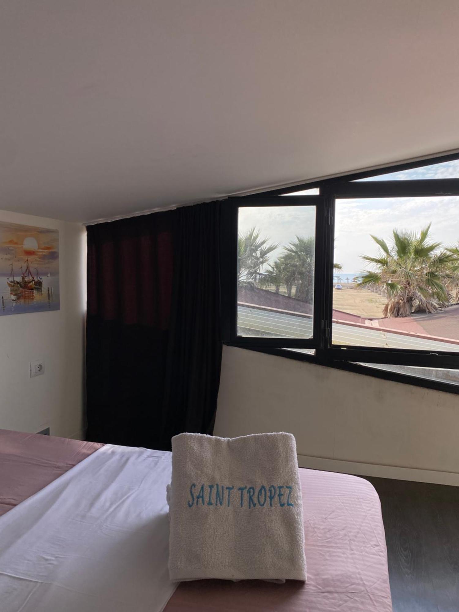 فندق Saint Tropez Durres Bisht Kamez المظهر الخارجي الصورة