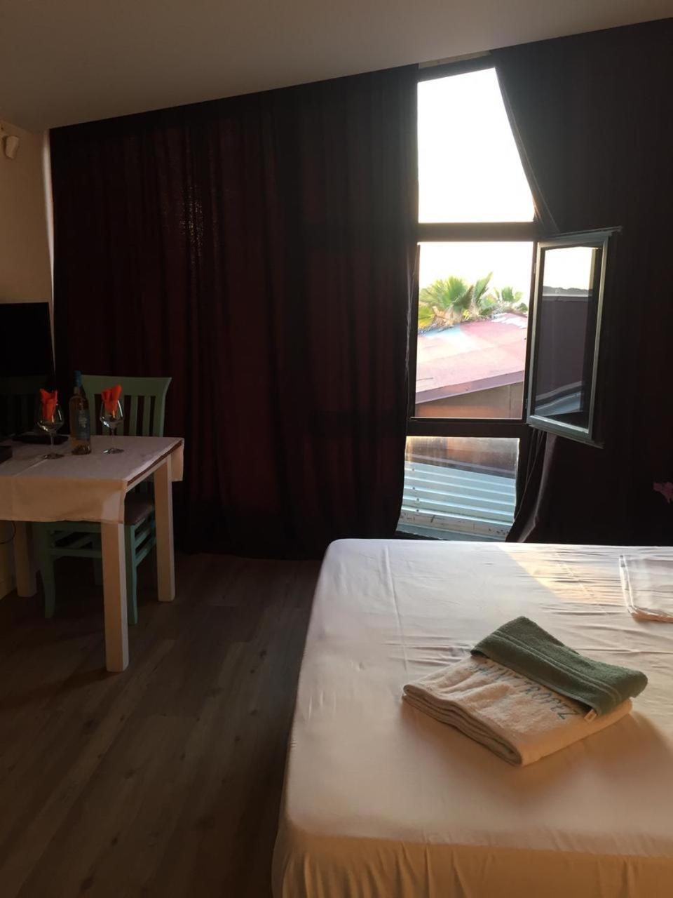 فندق Saint Tropez Durres Bisht Kamez المظهر الخارجي الصورة