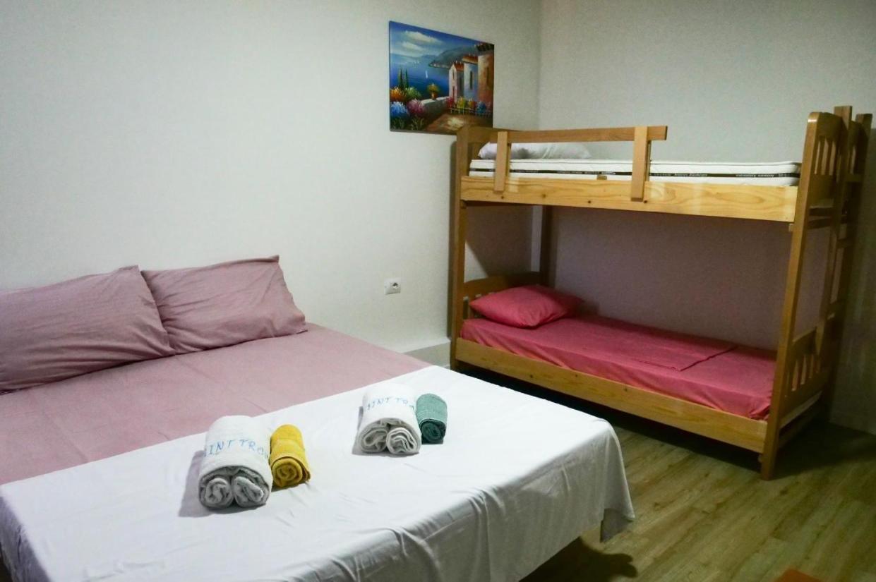 فندق Saint Tropez Durres Bisht Kamez المظهر الخارجي الصورة