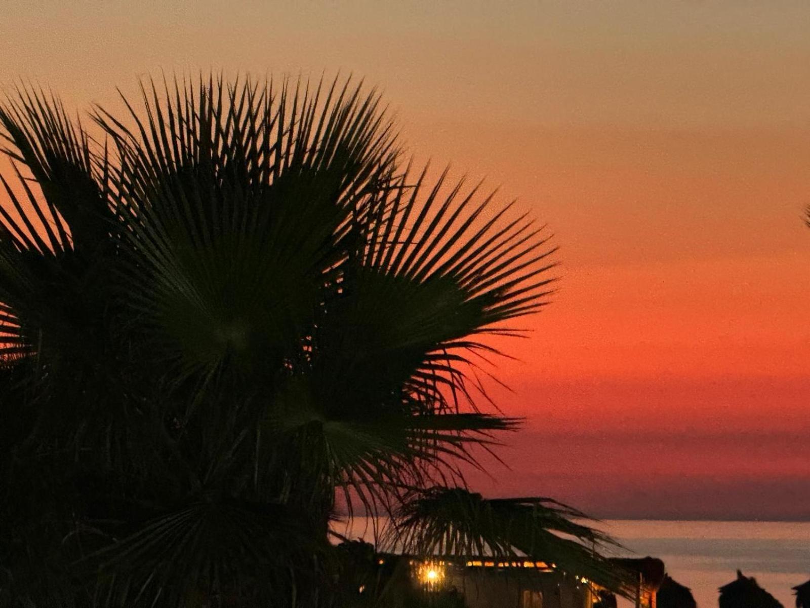 فندق Saint Tropez Durres Bisht Kamez المظهر الخارجي الصورة