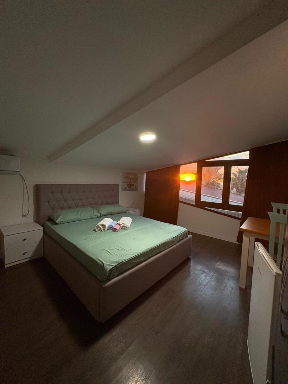 فندق Saint Tropez Durres Bisht Kamez المظهر الخارجي الصورة