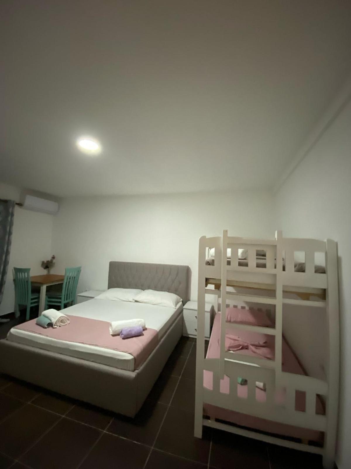 فندق Saint Tropez Durres Bisht Kamez المظهر الخارجي الصورة